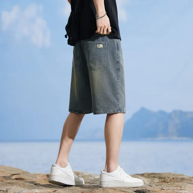 海尔斯 时尚舒适百搭纯色轻奢星空纹宽松休闲直筒五分牛仔短裤 男款