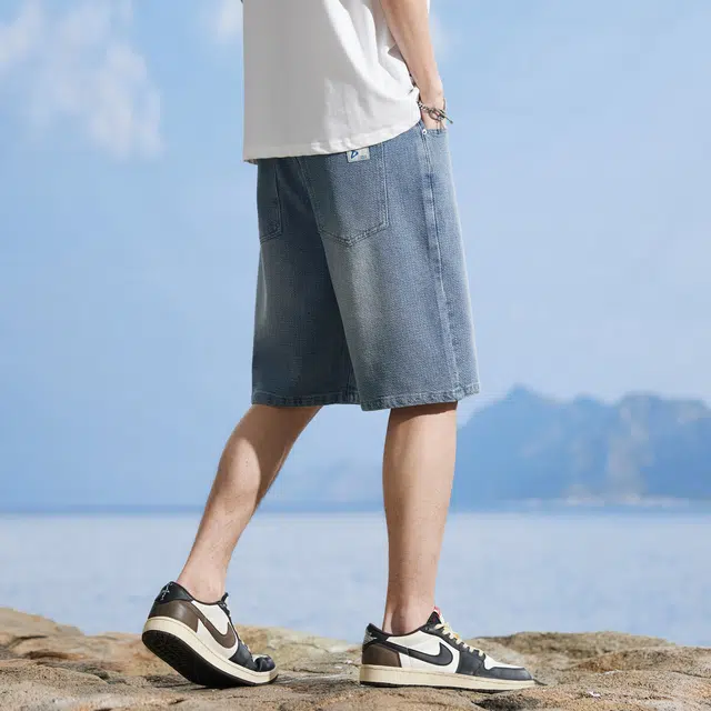 海尔斯 时尚舒适百搭纯色轻奢星空纹宽松休闲直筒五分牛仔短裤 男款