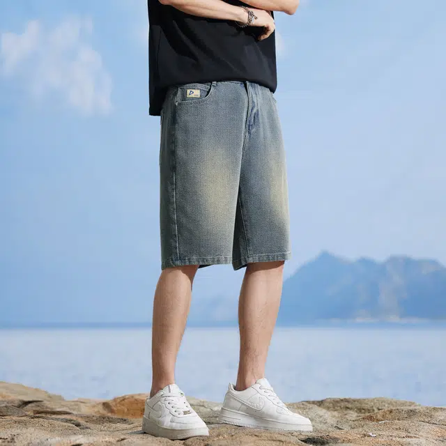 海尔斯 时尚舒适百搭纯色轻奢星空纹宽松休闲直筒五分牛仔短裤 男款