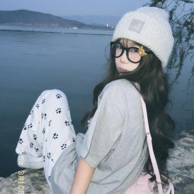 SYEEE WITH U T
