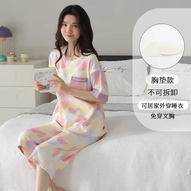 都市丽人 可爱个性涂鸦条纹设计感休闲时尚舒适透气柔软免穿文胸带胸垫防凸点家居带口袋圆领短袖七分裤睡衣套装 女款