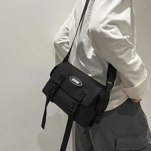 行途 日系潮牌休闲百搭轻便简约 牛津布 单肩手机背包小方包斜挎包 常规 男女同款情侣款 黑色