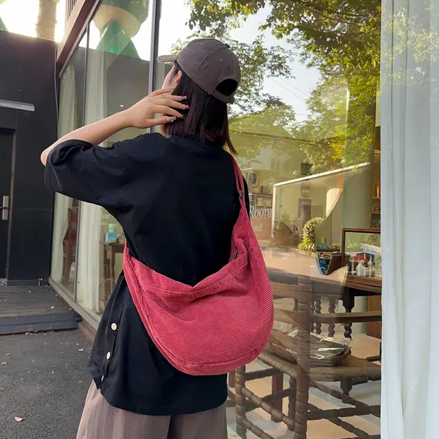 行途 简约纯色学生 条绒 斜挎包 常规 男女同款情侣款 黑色/白色/绿色/红色/棕色