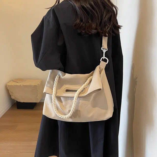 行途 大容量时尚上课通勤潮 织物 斜挎包 常规 女款 黑色/米白色/卡其色