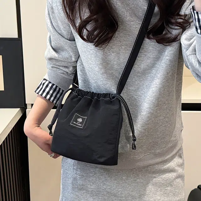 行途 高级感小众时尚超火 水洗布 斜挎包 男女同款情侣款 多色