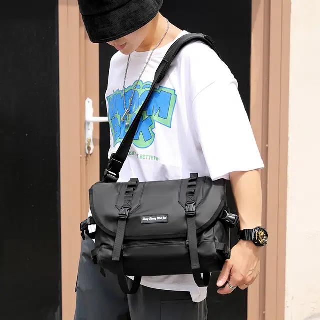 行途男士工装包斜挎包挎包潮牌原宿机能涤纶大学生邮差电脑休闲单肩背包男