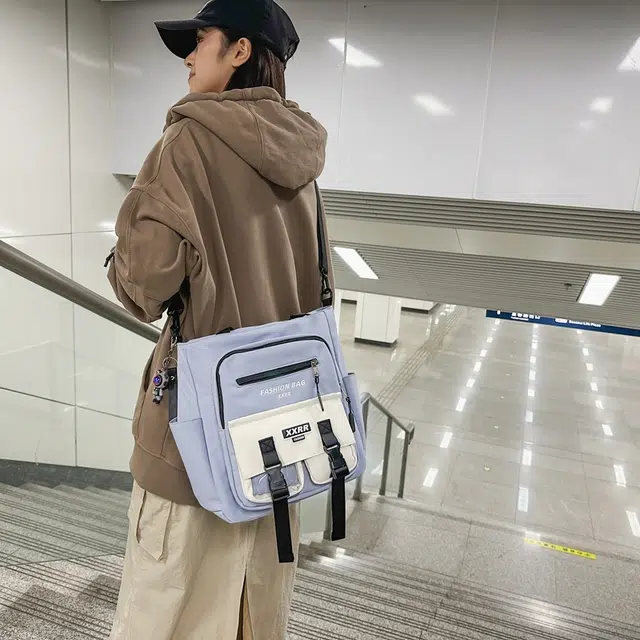 行途 潮牌日系百搭邮差包大容量休闲上课单肩包潮 棉 斜挎包 男女同款情侣款 黑色/白色/卡其色/蓝色/红色