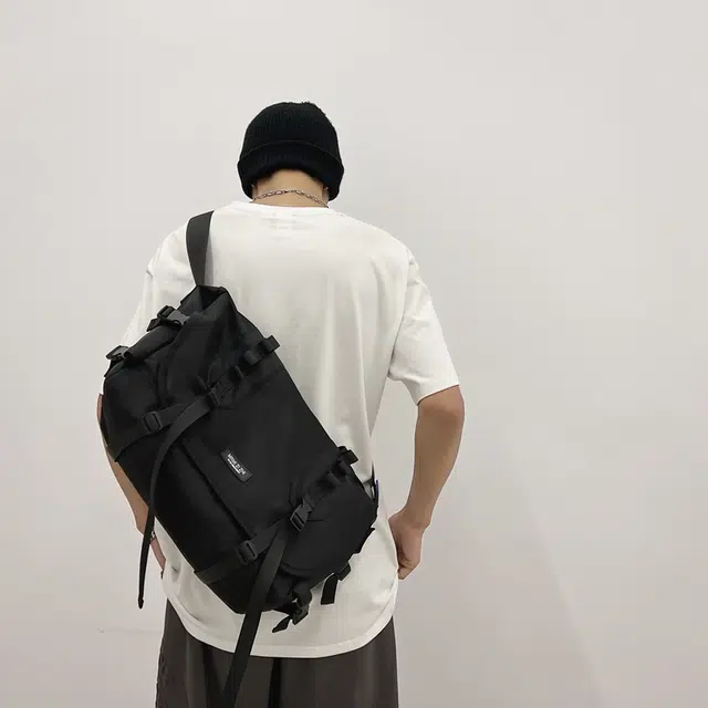行途 百搭大容量休闲港风机能包工装包 尼龙 斜挎包 常规 男女同款情侣款 黑色
