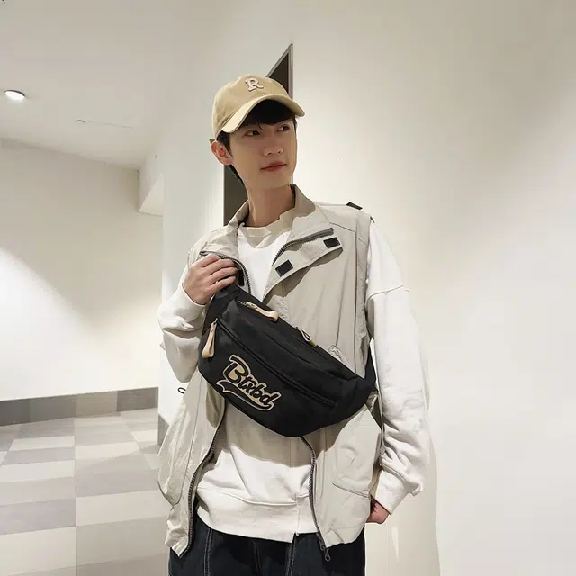 行途 时尚小众宽肩带可爱 尼龙 胸包腰包 男女同款情侣款 黑色/蓝色/红色/白色