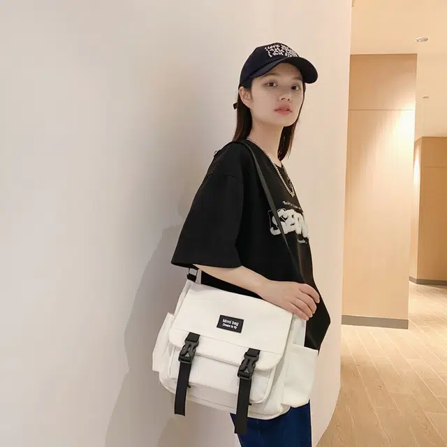 行途 日系原宿复古百搭 尼龙 斜挎包 男女同款情侣款 黑色/白色/灰色