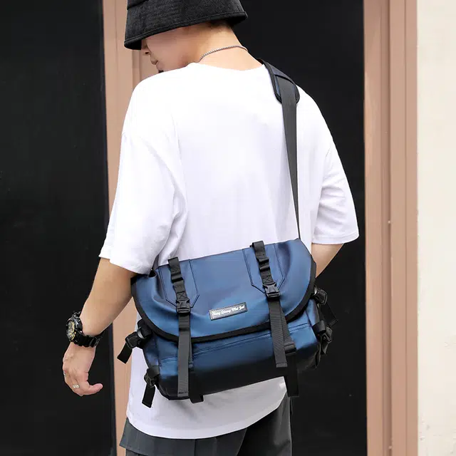 行途男士工装包斜挎包挎包潮牌原宿机能涤纶大学生邮差电脑休闲单肩背包男