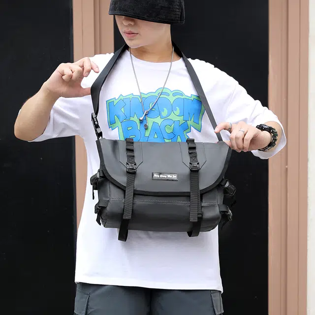 行途男士工装包斜挎包挎包潮牌原宿机能涤纶大学生邮差电脑休闲单肩背包男