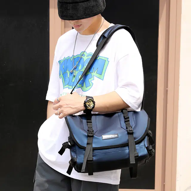 行途男士工装包斜挎包挎包潮牌原宿机能涤纶大学生邮差电脑休闲单肩背包男