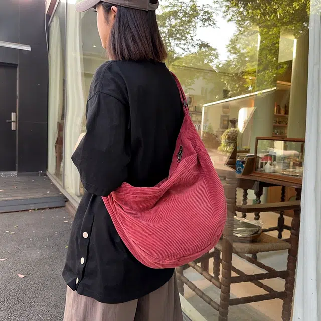 行途 简约纯色学生 条绒 斜挎包 常规 男女同款情侣款 黑色/白色/绿色/红色/棕色