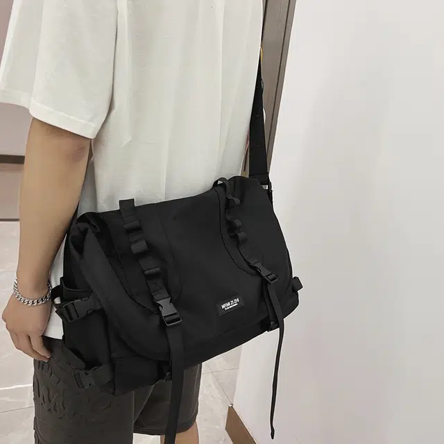行途 百搭大容量休闲港风机能包工装包 尼龙 斜挎包 常规 男女同款情侣款 黑色