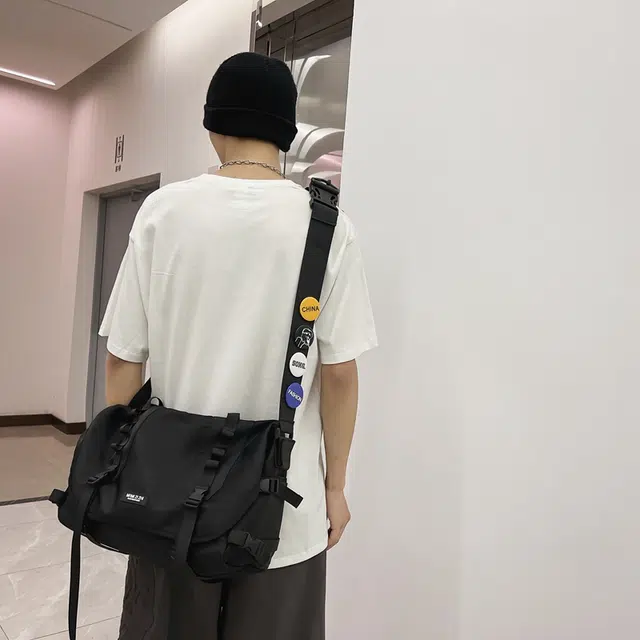 行途 百搭大容量休闲港风机能包工装包 尼龙 斜挎包 常规 男女同款情侣款 黑色