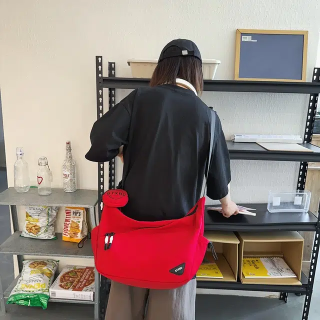 行途 学生上课休闲防泼水 尼龙 单肩包斜挎包 男女同款情侣款 黑色/红色/白色/浅灰色