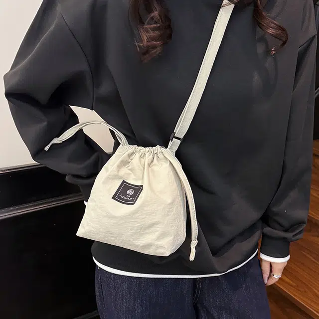 行途 高级感小众时尚超火 水洗布 斜挎包 男女同款情侣款 多色