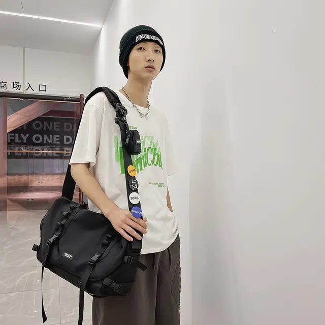 行途 百搭大容量休闲港风机能包工装包 尼龙 斜挎包 常规 男女同款情侣款 黑色