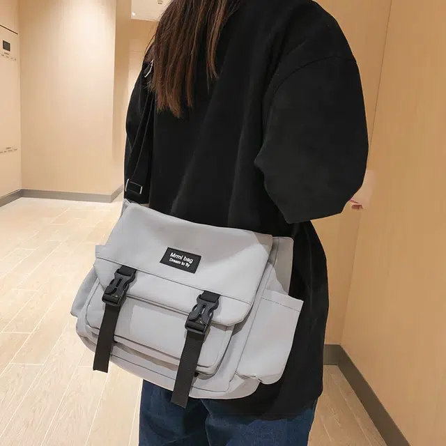 行途 日系原宿复古百搭 尼龙 斜挎包 男女同款情侣款 黑色/白色/灰色