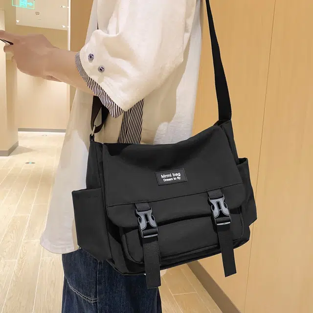 行途 日系原宿复古百搭 尼龙 斜挎包 男女同款情侣款 黑色/白色/灰色