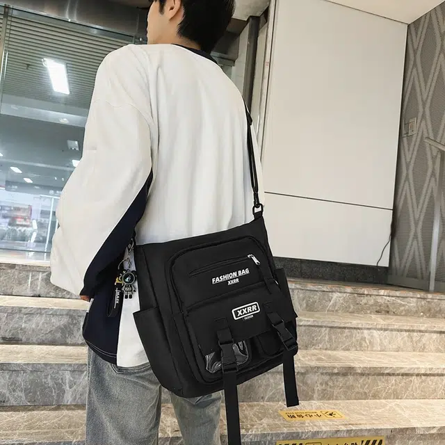 行途 潮牌日系百搭邮差包大容量休闲上课单肩包潮 棉 斜挎包 男女同款情侣款 黑色/白色/卡其色/蓝色/红色
