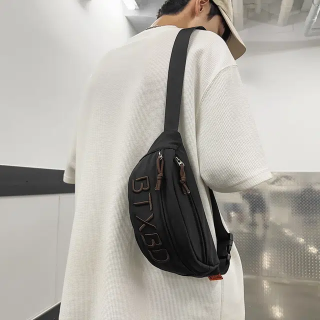 行途胸包男女背包字母斜挎包防泼水腰包女大容量单肩包运动潮牌男士包包