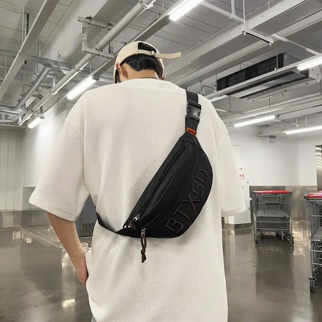 行途胸包男女背包字母斜挎包防泼水腰包女大容量单肩包运动潮牌男士包包
