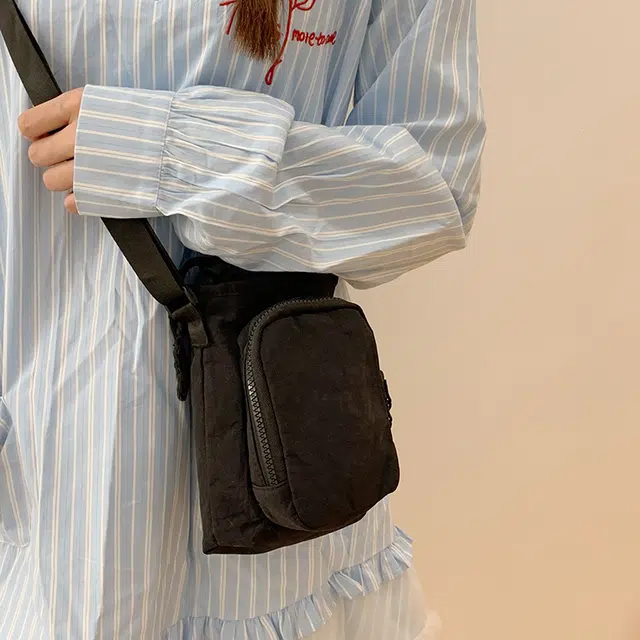 行途 质感手机包学生水壶两层外出水杯百搭 尼龙布 斜挎单肩包 男女同款情侣款 黑色/蓝色/绿色/灰色/粉色