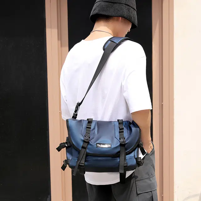行途男士工装包斜挎包挎包潮牌原宿机能涤纶大学生邮差电脑休闲单肩背包男