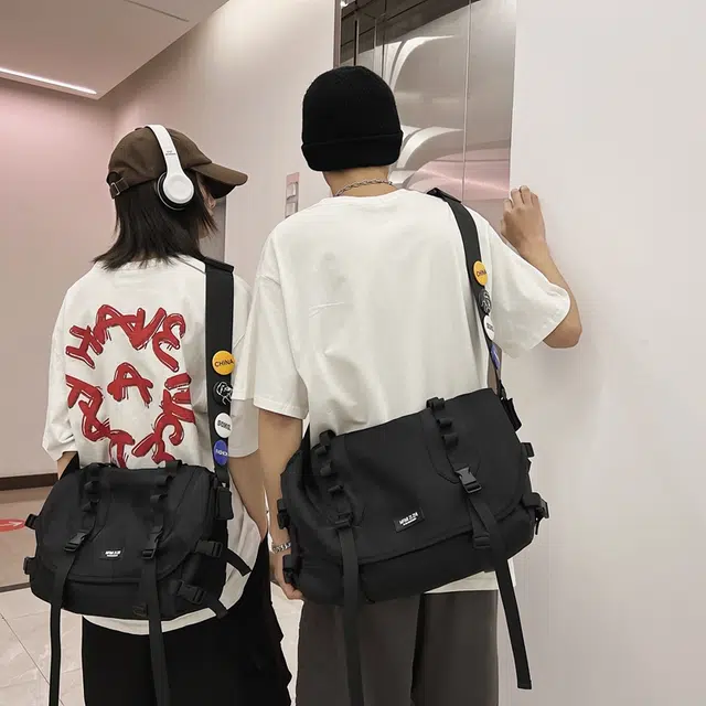 行途 百搭大容量休闲港风机能包工装包 尼龙 斜挎包 常规 男女同款情侣款 黑色