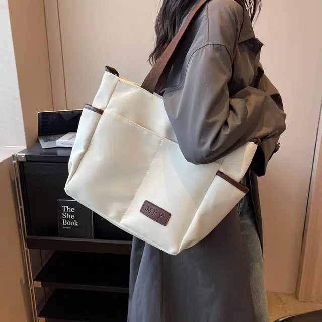 行途 撞色多口袋大容量多功能简约 帆布 斜挎单肩包 常规 女款 黑色/米白色/卡其色