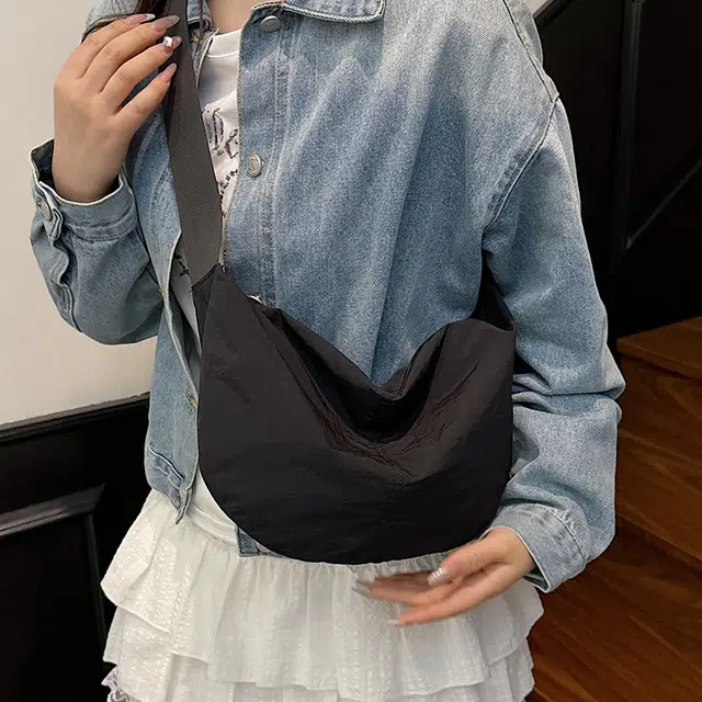 行途 潮牌学生简约百搭布袋背包休闲通勤腋下包 水洗布 斜挎单肩包 男女同款情侣款 黑色/白色/绿色/黄色/桔色