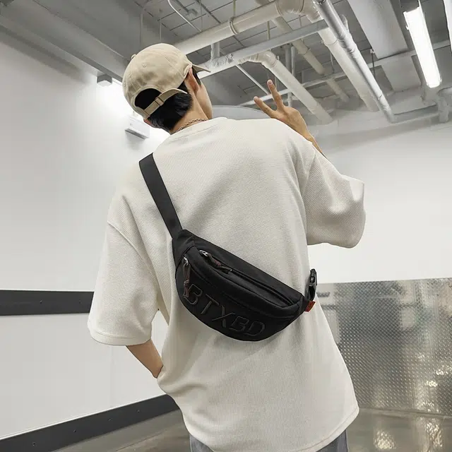 行途胸包男女背包字母斜挎包防泼水腰包女大容量单肩包运动潮牌男士包包