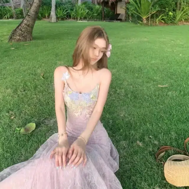 识恩 纯色简约纯欲风花朵蕾丝网纱包臀鱼尾长款连修身吊带连衣裙 女款