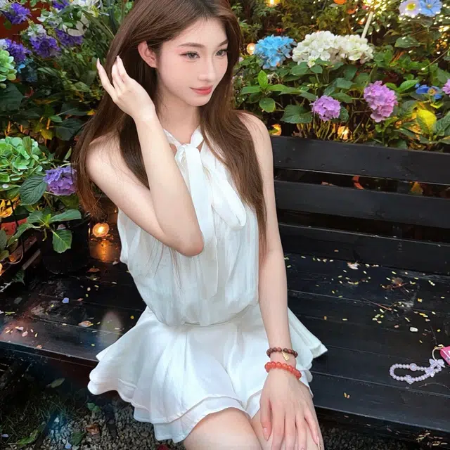 识恩 小众设计感法式复古气质蝴蝶结挂脖缎面正反两穿纯色薄款修身短款无袖连衣裙 女款