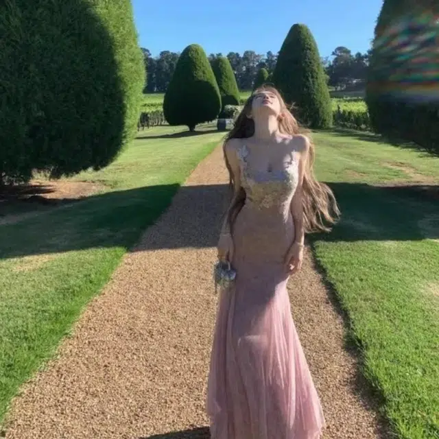 识恩 纯色简约纯欲风花朵蕾丝网纱包臀鱼尾长款连修身吊带连衣裙 女款