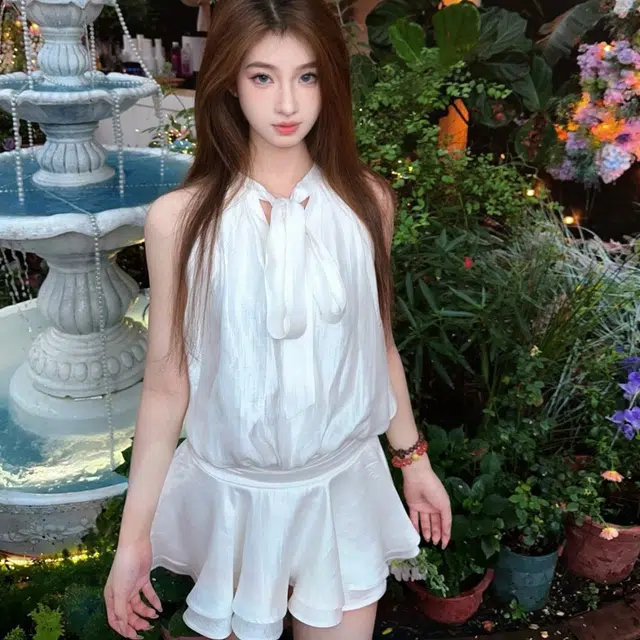 识恩 小众设计感法式复古气质蝴蝶结挂脖缎面正反两穿纯色薄款修身短款无袖连衣裙 女款