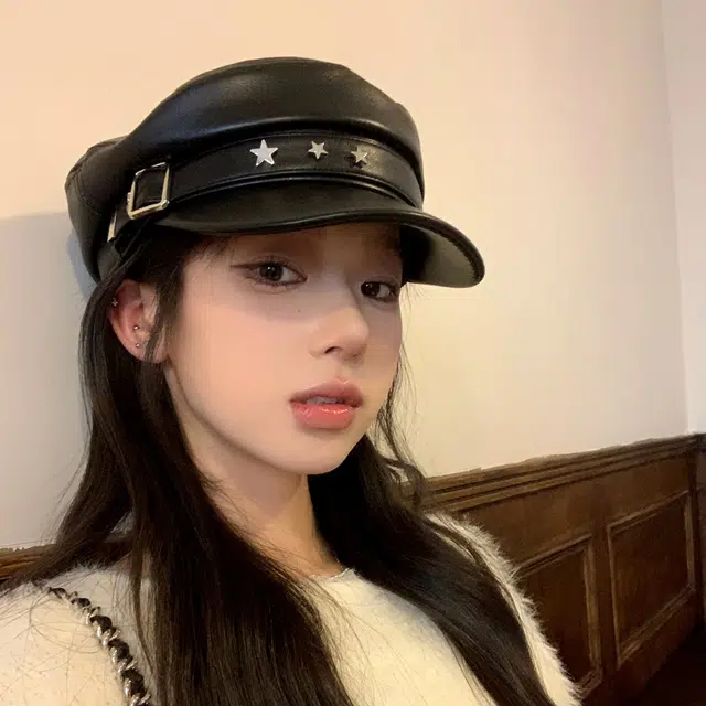 杨同学 韩式复古五角星皮带扣海军帽 皮革 帽子 女款 黑色/米色