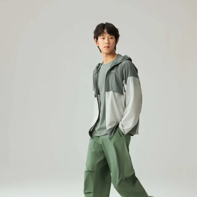 探路者 春夏户运动外休闲轻薄外套 透气防紫外线防晒服 男款