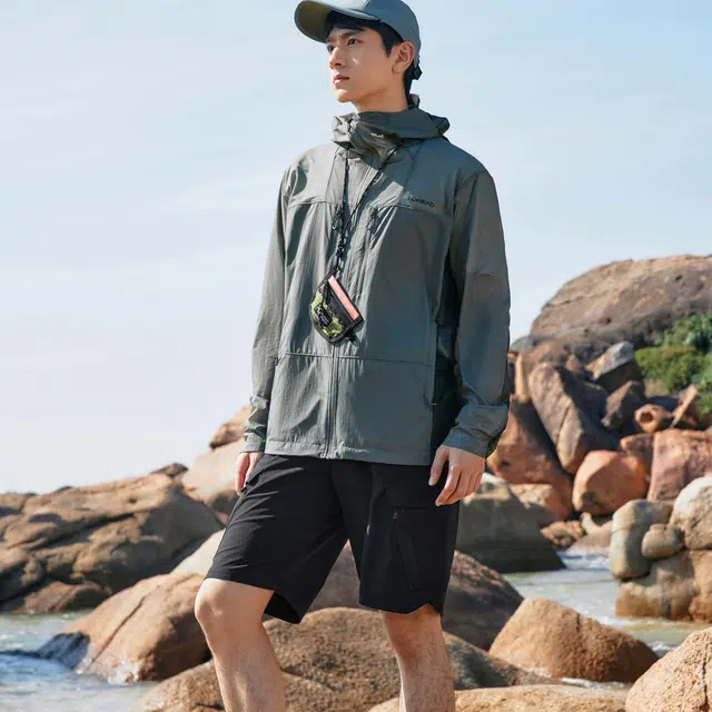 探路者 春夏 户外连帽纯色合身 防紫外线透气防晒服 男款