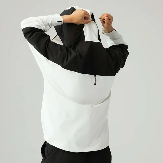 探路者  户外登山徒步  防水防风透气冲锋衣 男款