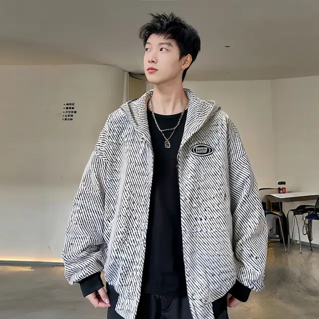 NINETEEN AUTUMN logo