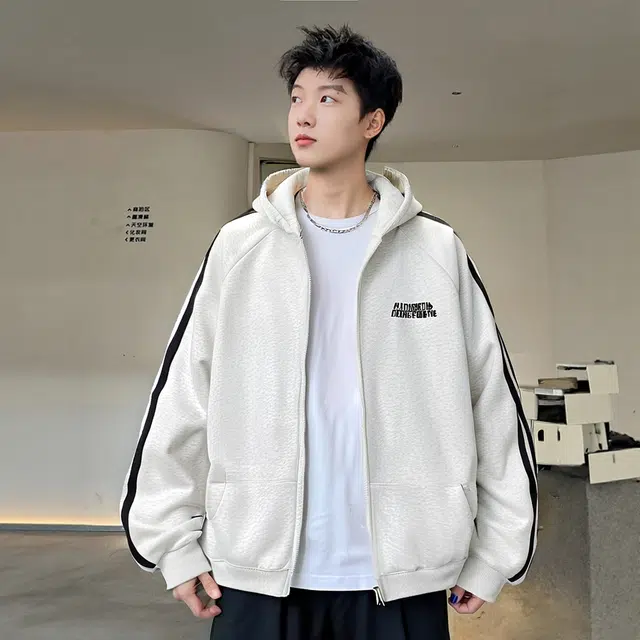 NINETEEN AUTUMN logo