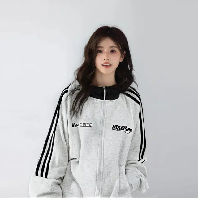 NINETEEN AUTUMN logo