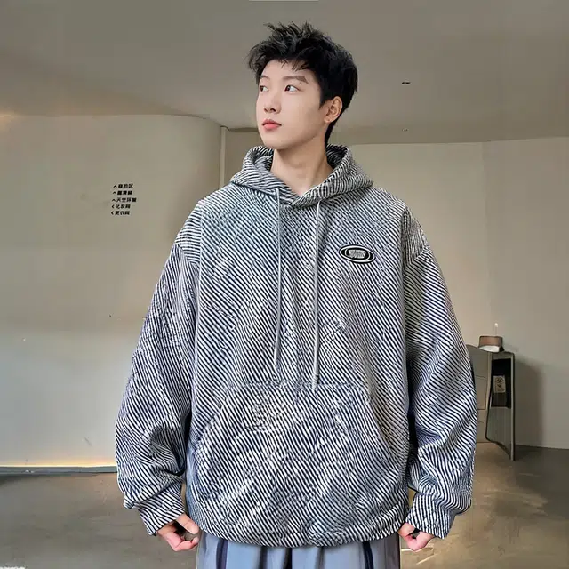 NINETEEN AUTUMN logo