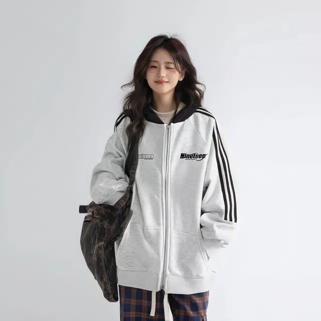 NINETEEN AUTUMN logo