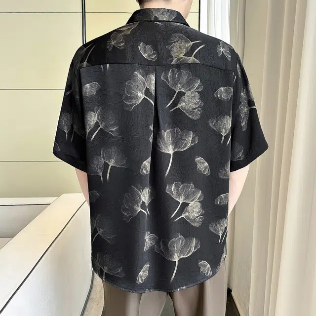 北欧攻略 高级感轻熟风冰丝缎面抓花烫金工艺冰丝中袖衬衣外套垂感亲肤舒适顺滑翻领短袖衬衫 男女同款