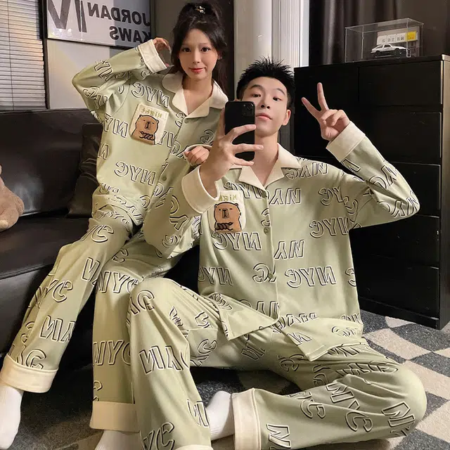 俏韵 翻领卡通秋冬季德绒保暖长袖长裤甜美印花可爱舒适家居服可外穿睡衣套装 男女同款