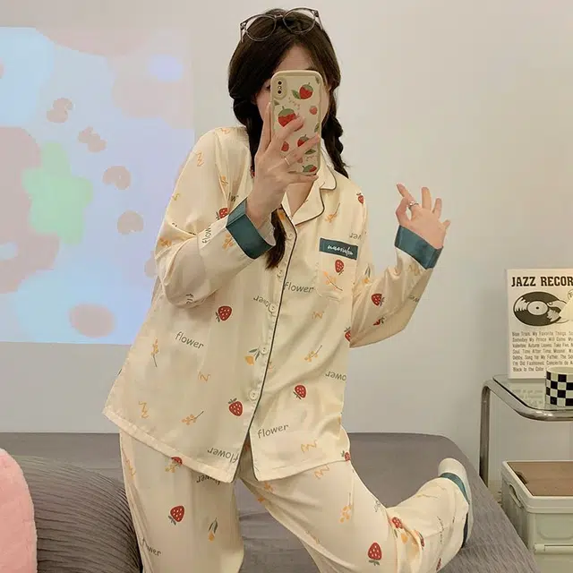 俏韵 翻领春秋季冰雪丝简约带胸垫长袖长裤甜美休闲舒适薄款家居服可外穿睡衣套装 女款